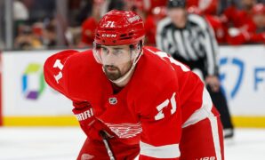 Red Wings’ Dylan Larkin lays motionless after taking hit to head; helped off ice following scary scene