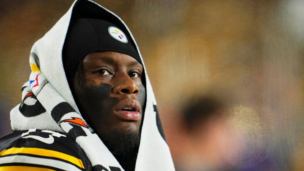 Steelers’ George Pickens ripped after frustration boil over on Steelers sidelines upset loss to Patriots