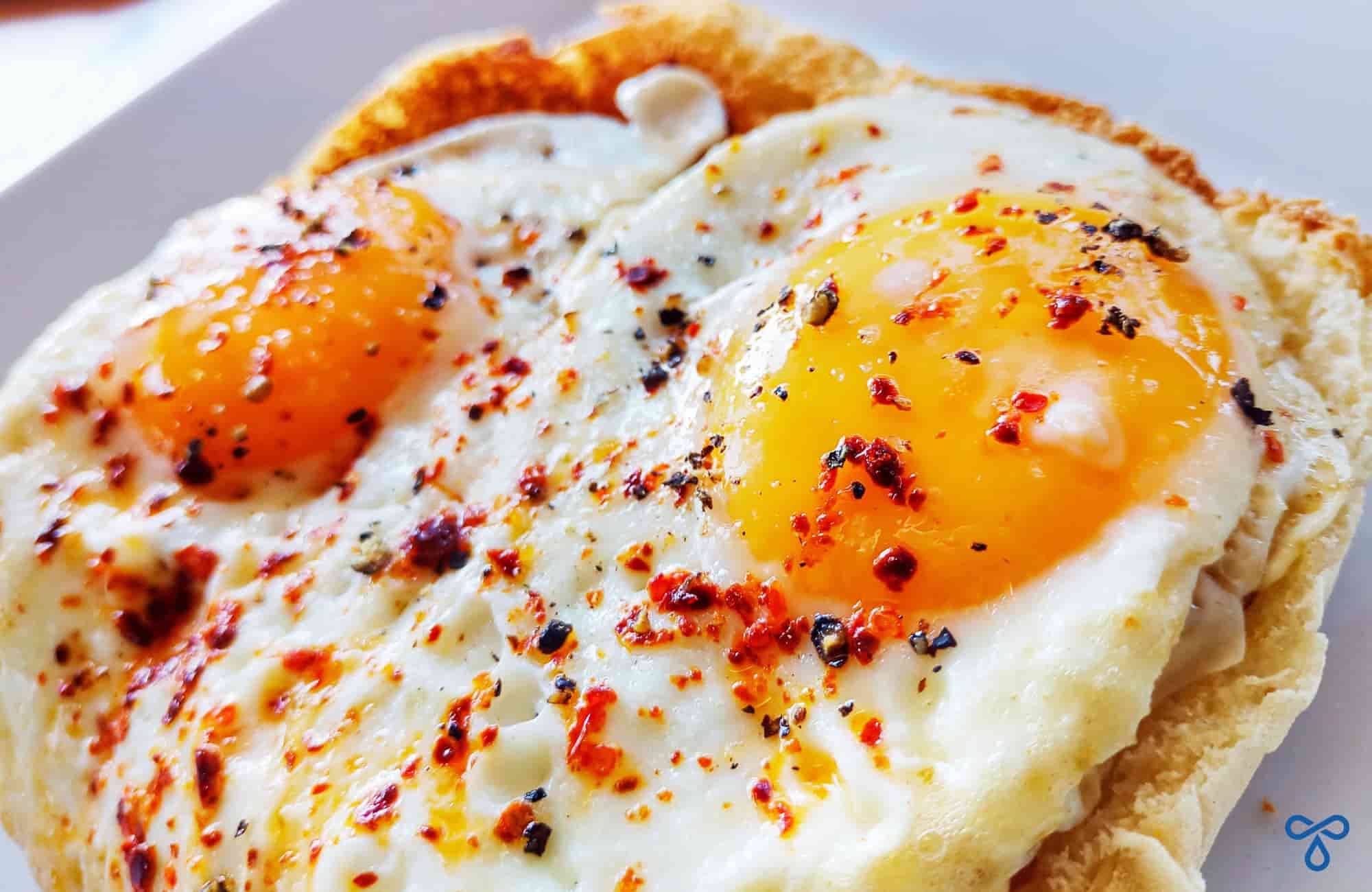 Turkish Fried Eggs Recipe - Sahanda Yumurta • Turkey's For Life
