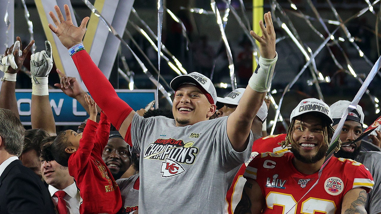 49ers, Chiefs meet in Super Bowl rematch as Kansas City looks to accomplish historic feat