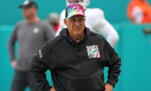 Dolphins players celebrate departure of defensive coordinator Vic Fangio on social media