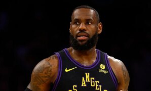 Fan kicked out of Lakers-Thunder game after touching LeBron James on bench: report