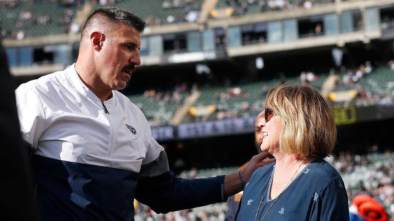 Mike Vrabel’s Patriots reunion during Titans bye week among reasons for firing: report