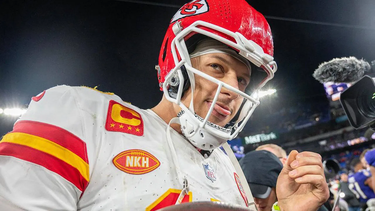 Patrick Mahomes' career 'destined to go above' Tom Brady and Joe Montana, Hall of Fame coach says