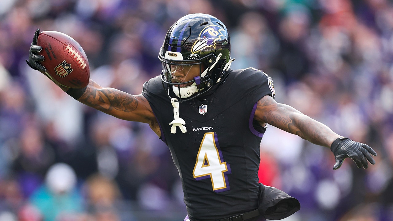 Ravens demolish Dolphins to claim No. 1 seed in AFC playoffs