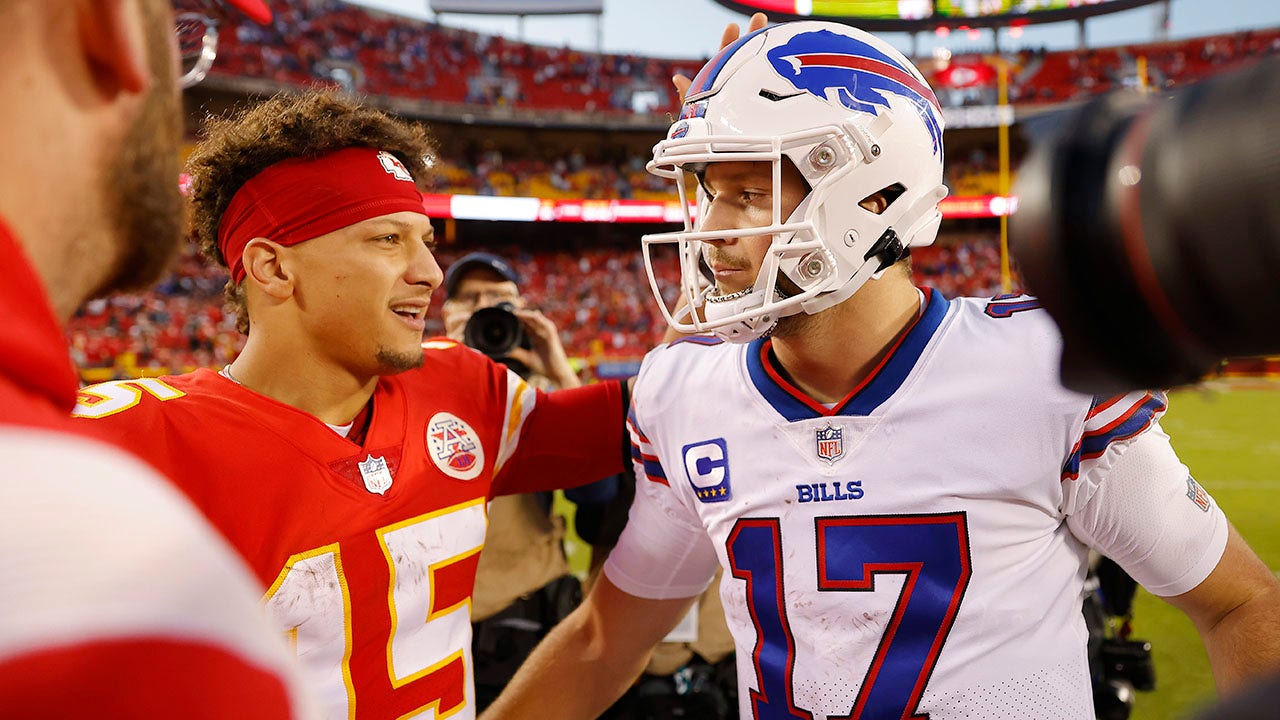 Rob Gronkowski makes Bills-Chiefs prediction ahead of pivotal playoff matchup