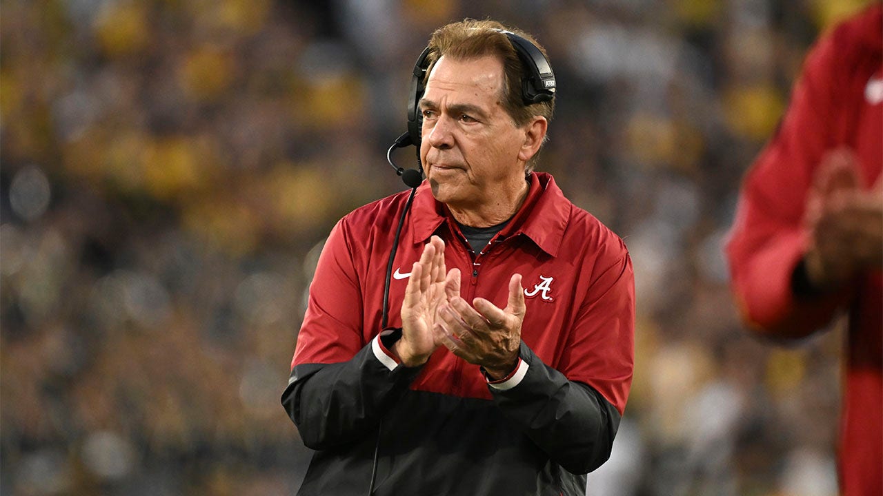 Top-ranked 2024 Alabama quarterback recruit to enter transfer portal after Nick Saban retirement: report