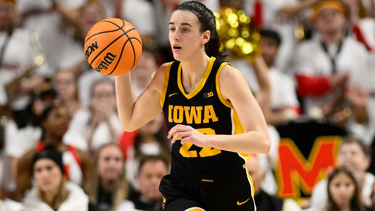 Caitlin Clark's boyfriend fires 4-emoji response to WNBA legend's prediction on Iowa star's pro career