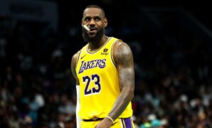 LeBron James says inquiries about Lakers roster ahead of trade deadline 'not a question for me'