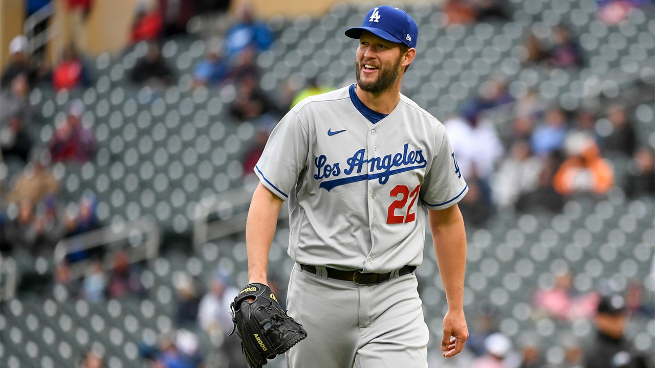 Three-time Cy Young winner Clayton Kershaw agrees to return to Dodgers: reports