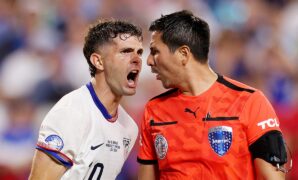 Christian Pulisic's handshake refused by referee, sparks outrage among fans: 'Classless'