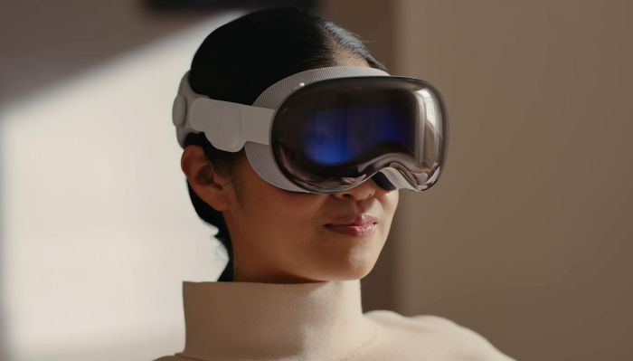 Apple vision pro already on ebay for dollar10000 less than an hour after release