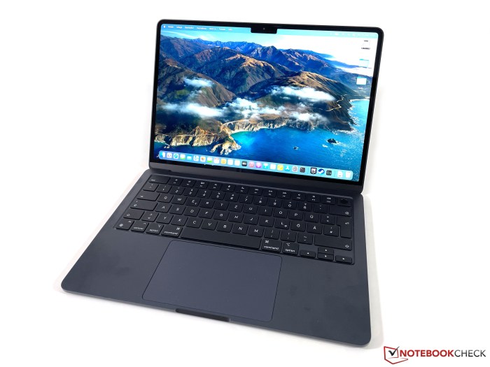 Save dollar300 on m2 macbook air get 15 inches for the same price as 13 at best buy