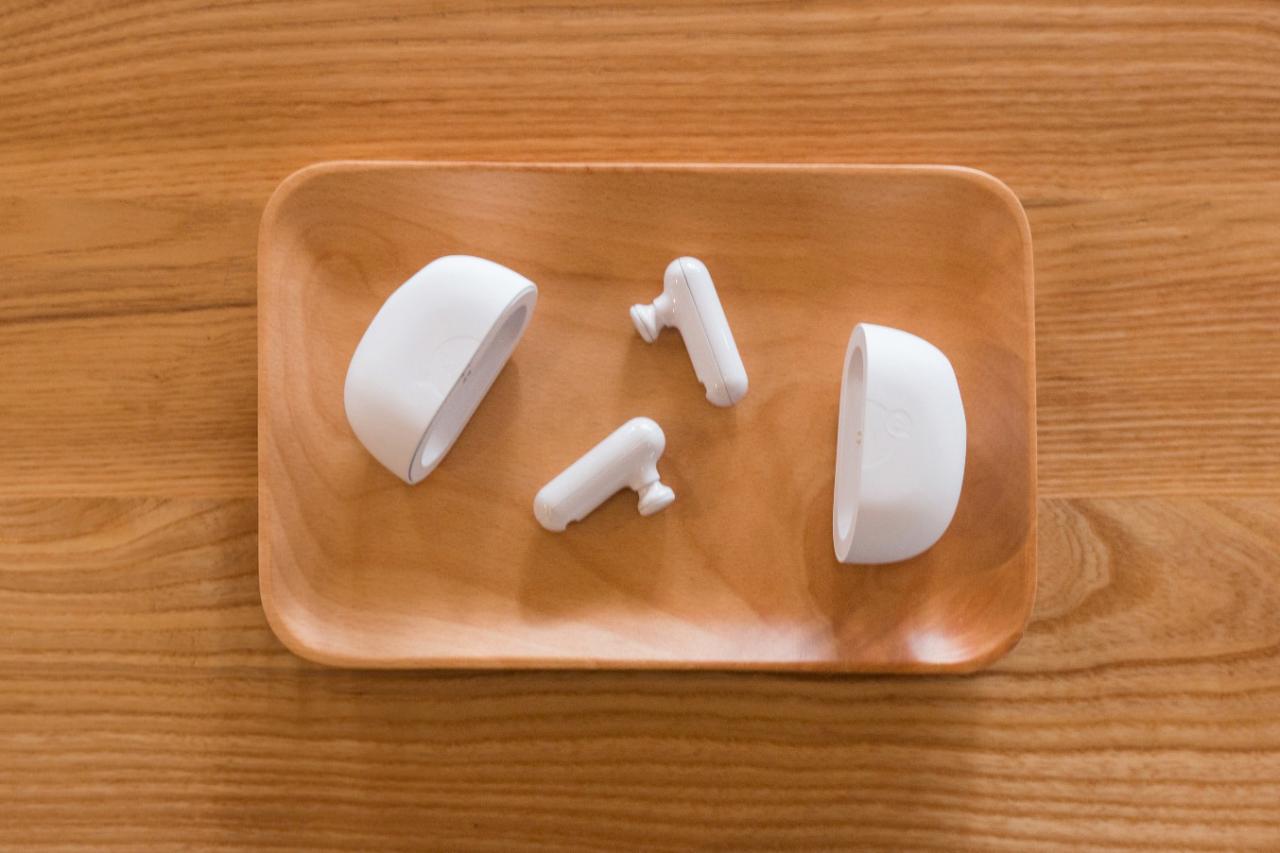 Peiko generation 2 wireless translator earbuds