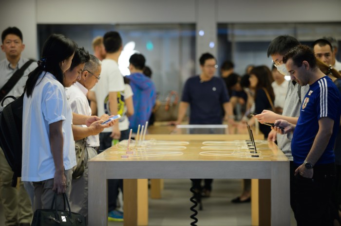 The next iphone se is getting an oled display and im considering switching