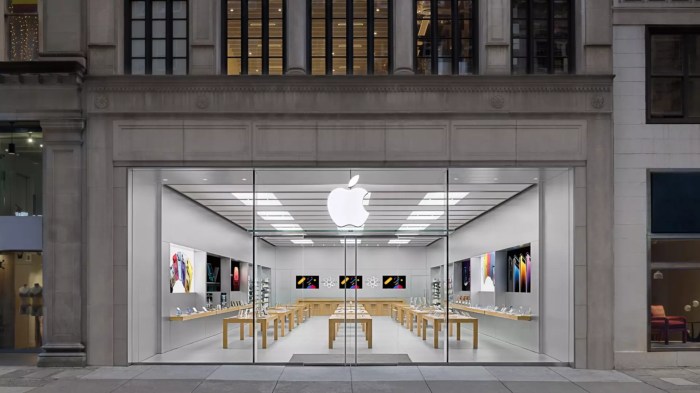 Apple has been accused of punishing apple store employees for showing support for palestine