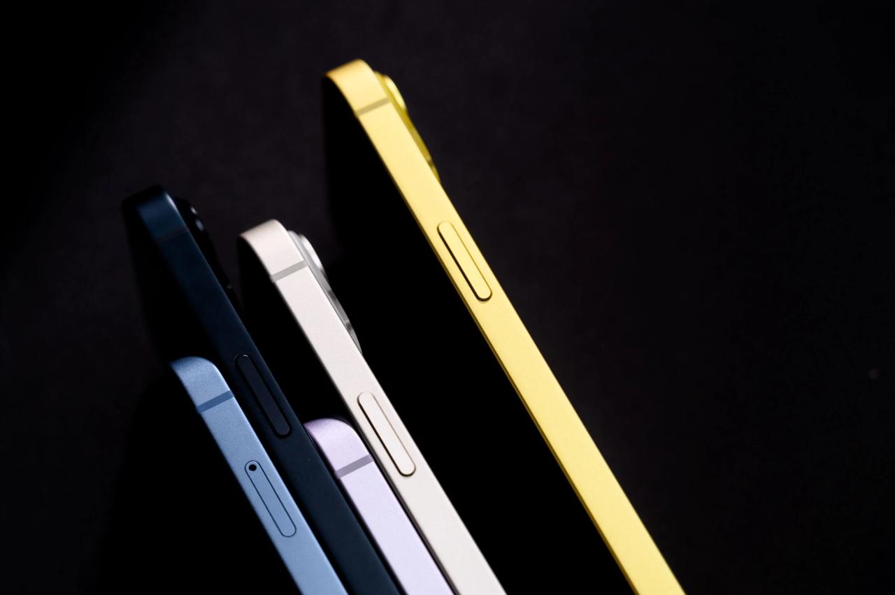 Apple finally ditches classic stickers in the iphone 16 box