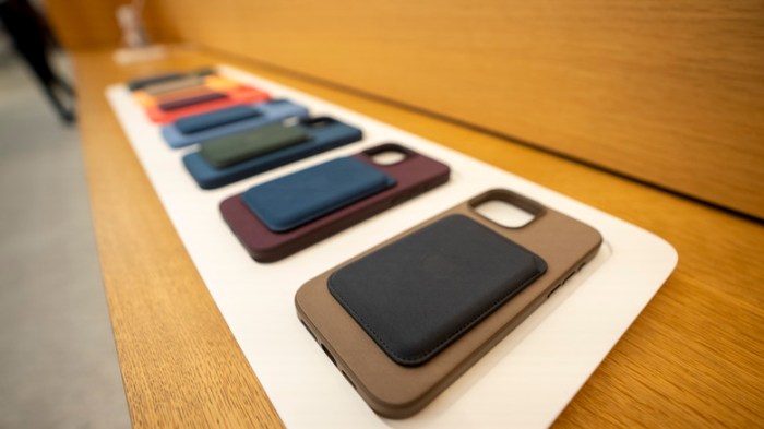 Finewoven cases have been selling so poorly that it looks like apple will discontinue them
