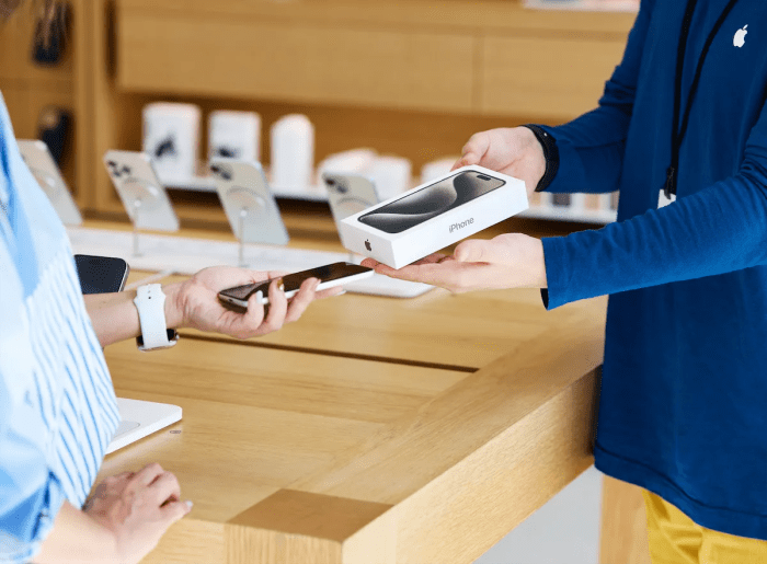 Apple store trade in values get a shake up apples iphones will get you less than before but its now offering more for competitors